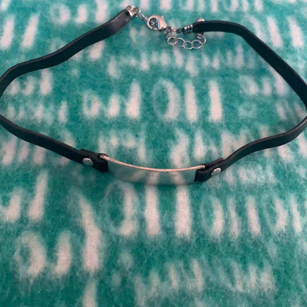 Choker necklace